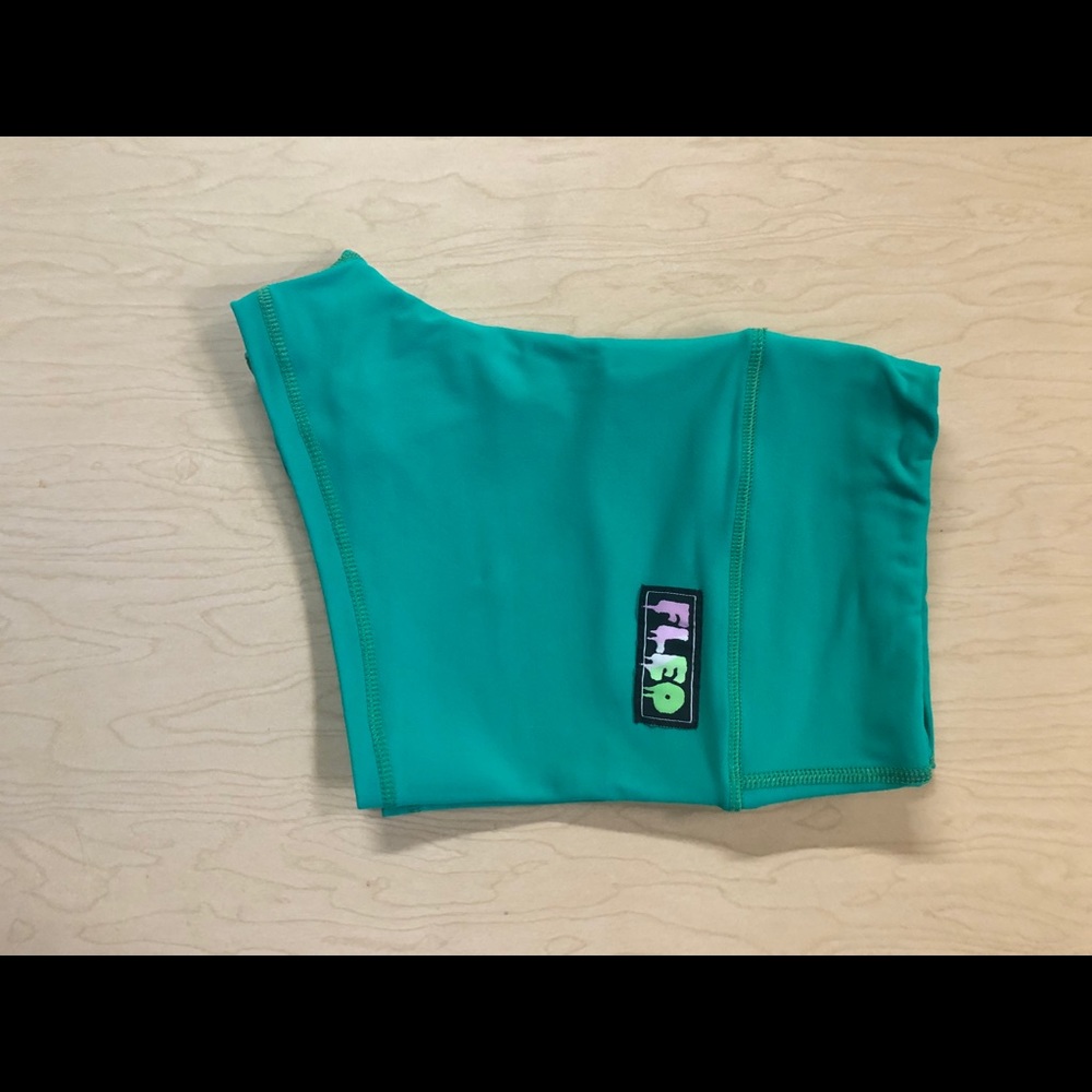 Fleo Shorts Size M